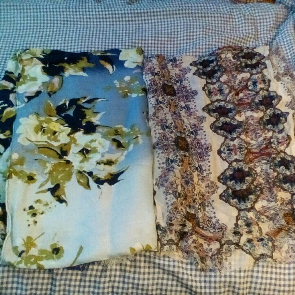 2 scarves/shawls